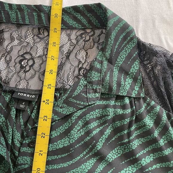Torrid Women's‎ Green Georgette Lace Leopard Blouse Size 4X Flowy Going Out - Picture 3 of 12